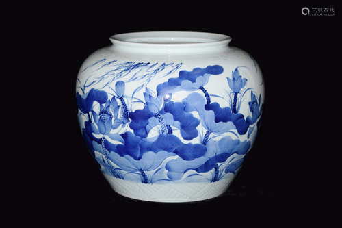 [Chinese] A Jingdezhen Large Blue and Whit Porcelain Urn Painted with Lotus Flowers