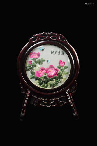 A Dual Side Embroidery with Frame 