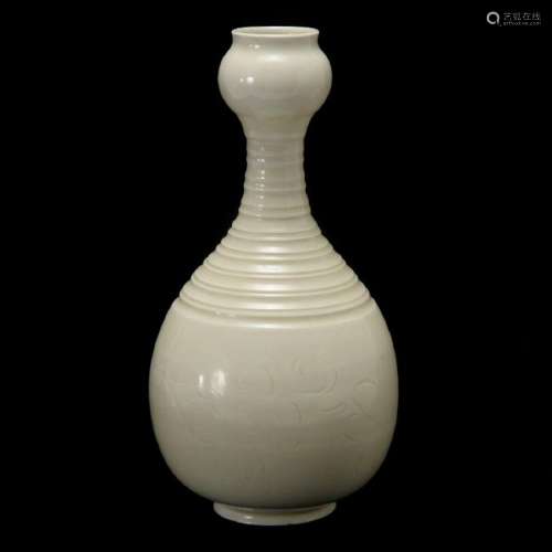 Chinese Dingyao Carved White Glazed Ware Garlic Head