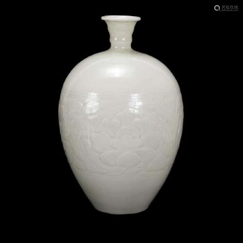 Chinese Dingyao Carved White Glazed 'Peony' Ovoid Vase