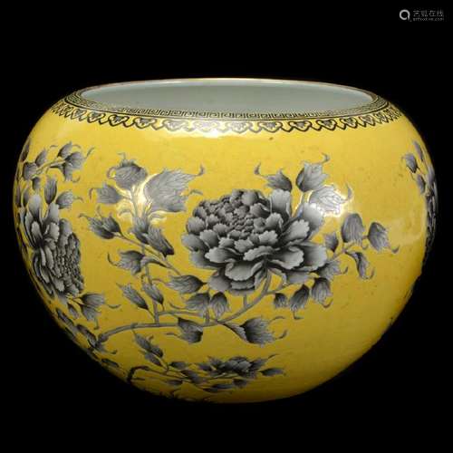 Chinese Yellow Ground Grisaille Painted Peony Jar