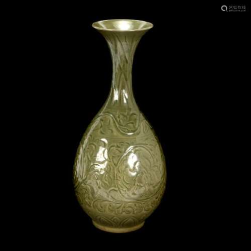 Large Chinese Yaozhou Carved Celadon Pear-Shaped Vase