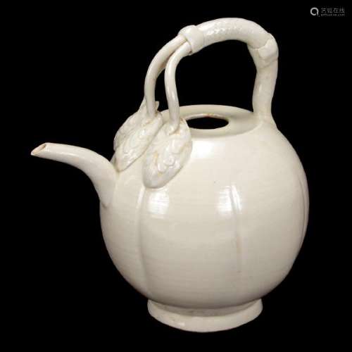 Chinese Dingyao Lobed 'Mellon Form' Ewer
