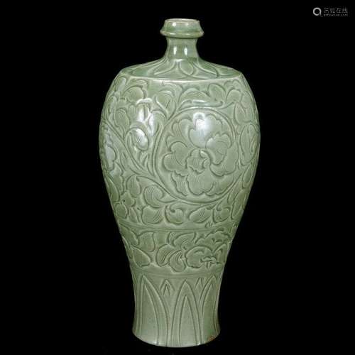 Chinese Yaozhou Carved Celadon Meiping Vase