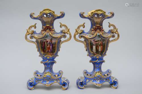 A pair of Louis-Philippe vases in porcelain 