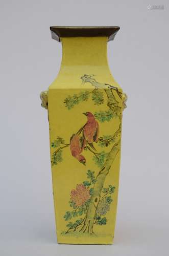 Square vase in Chinese porcelain 'birds'