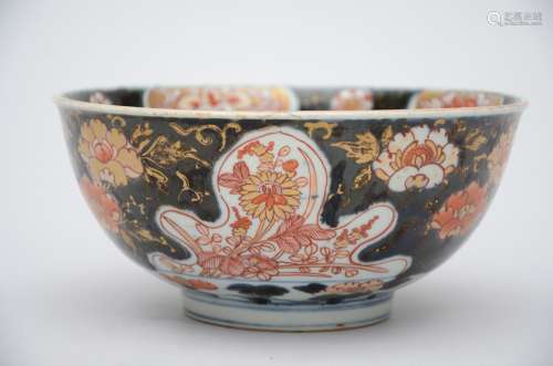Bowl in Japanese porcelain 'Imari'