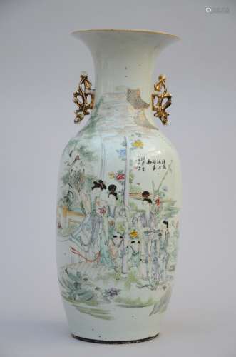 Chinese porcelain vase 'ladies with playing children'
