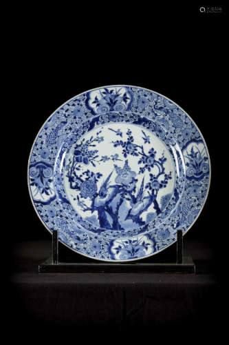 Large dish in Chinese blue and white porcelain 'birds', Kangxi period