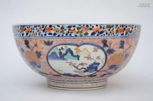 Large Japanese bowl in Imari porcelain, 18th century