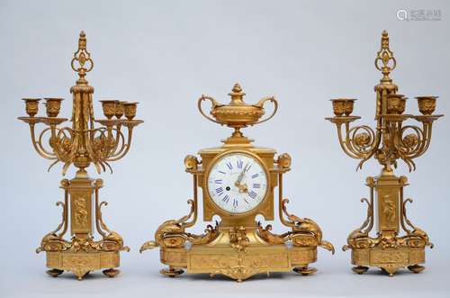 Three-piece garniture in gilded bronze, Casse et Delpy à Paris