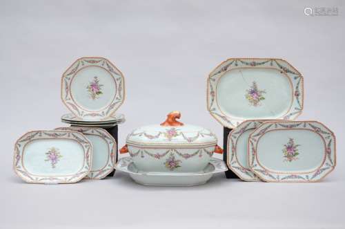 Part of a dinner service in Chinese export porcelain 'flowers', 18th century