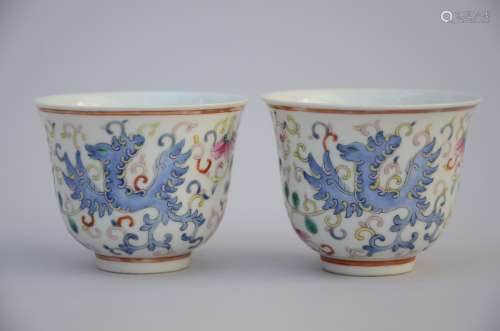 Pair of cups in Chinese porcelain 