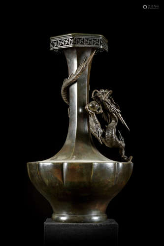 Japanese bronze vase 'dragon with crystal ball'