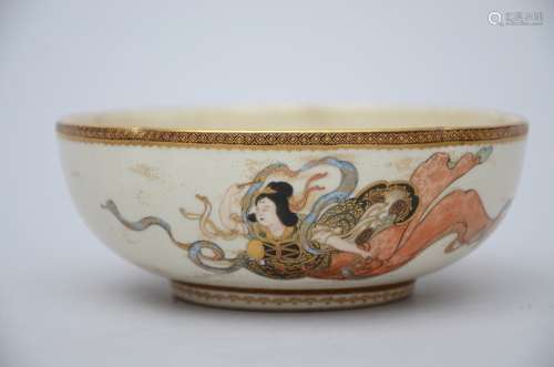 Japanese bowl in Satsuma porcelain 'goddess with dragon'