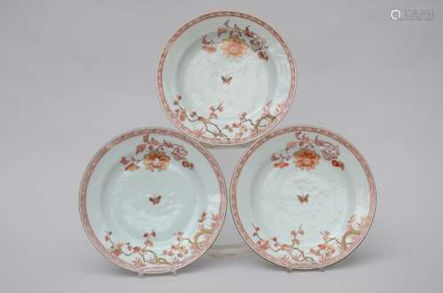 Three dishes in Chinese porcelain 'butterfly', 18th century