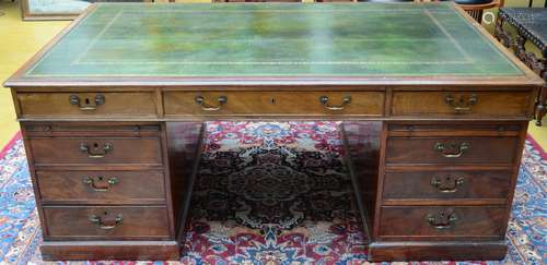 Large English desk in mahogany, 19th century