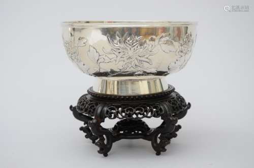 Chinese silver bowl 'flowers', 19th century