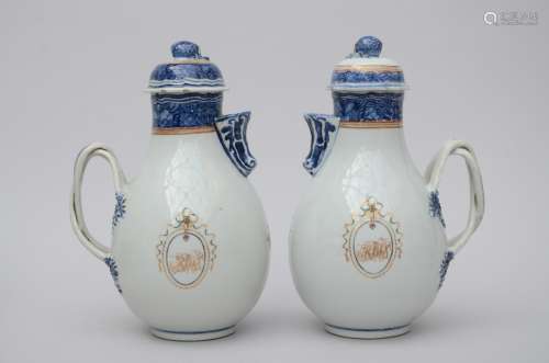 A pair of ewers in Chinese export porcelain 'Monogram', 18th century