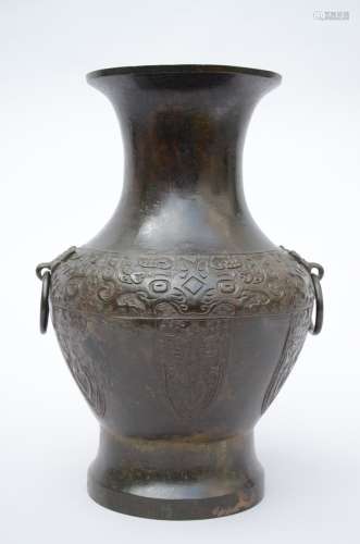 Chinese Hu vase in bronze 
