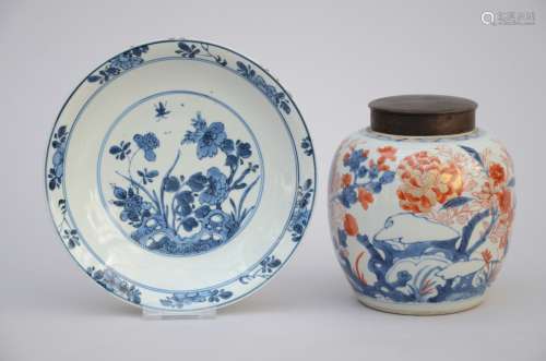 Lot: Imari ginger jar and dish in Chinese porcelain