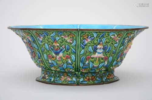 Chinese lobed enameled bowl 'buddhist symbols'