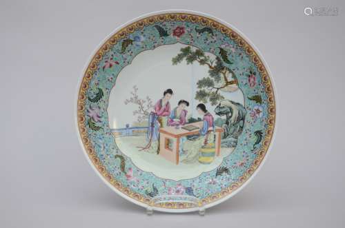 Dish in Chinese porcelain 'ladies'