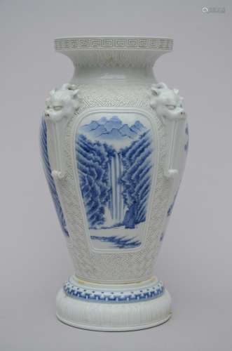 Japonese vase in Hirado porcelain with half relief