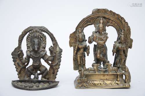 Lot: Indian shrine with 3 figures + Ganesha