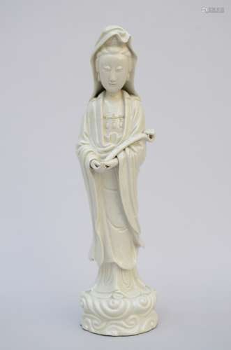 Chinese sculpture in blanc de Chine 'Guanyin'