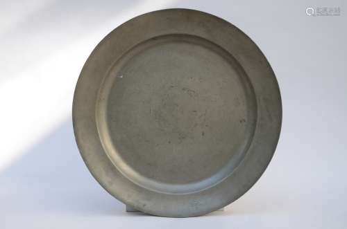 Large pewter charger, London 18th century