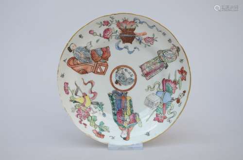 Dish in Chinese famille rose porcelain 'Figures and calligraphy'