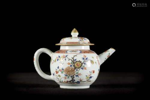 Chinese teapot in famille verte porcelain 'flowers', 18th century