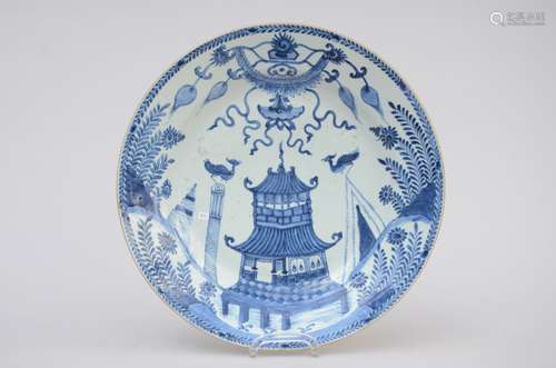 A dish in Chinese blue and white porcelain 'Pagoda', 18th century