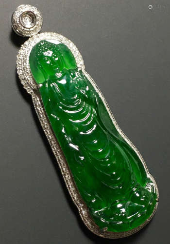 A GREEN JADEITE CARVED GUANYIN PENDANT, TYPE A
