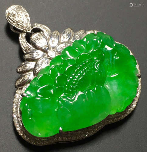 A GREEN JADEITE CARVED PEONY PENDANT, TYPE A