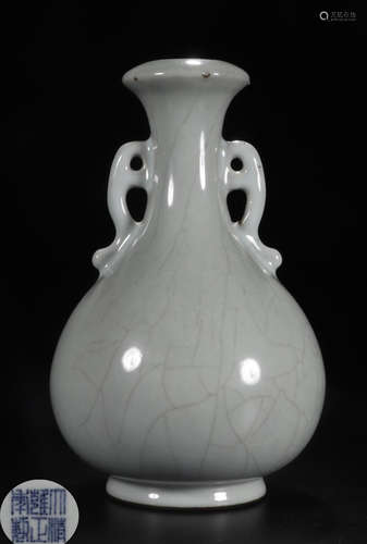 A GUANYAO WHITE GLAZE DOUBLE EAR VASE