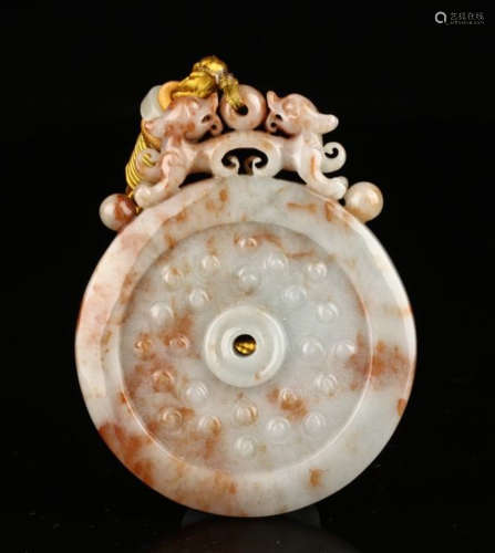 AN OLD HETIAN JADE CARVED DRAGON PATTERN PENDANT