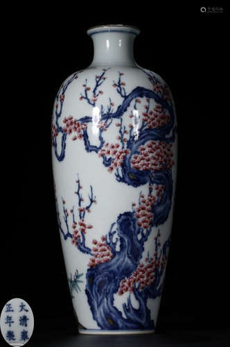 A WHITE&BLUE GLAZE PLUM FLOWER PATTERN VASE