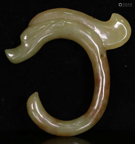 AN OLD HETIAN JADE CARVED BEAST PENDANT