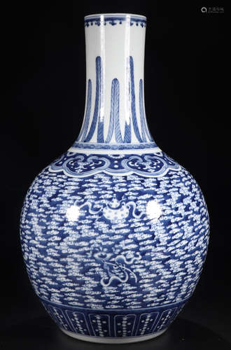 A WHITE&BLUE GLAZE AUSPICIOUS PATTERN VASE