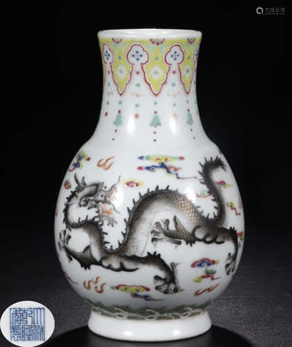 AN INK GLAZE DRAGON PATTERN VASE