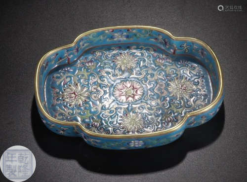 A BLUE ENAMELED FLOWER PATTERN PLATE