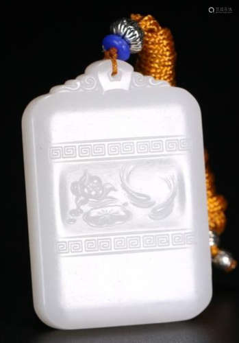 A HETIAN JADE CARVED GUANYIN PENDANT
