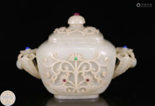 A HETIAN JADE CARVED FLOWER PATTERN CENSER