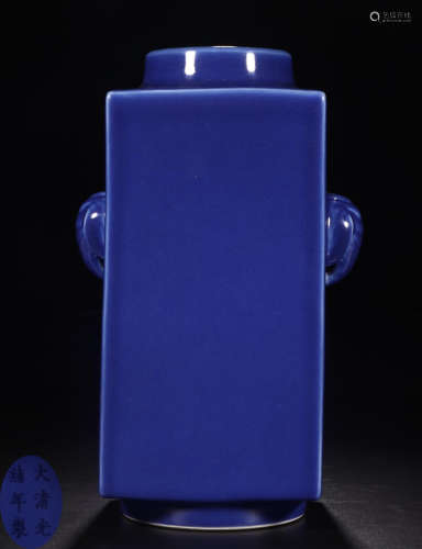 A BLUE GALZE DOUBLE EAR SQUARE VASE