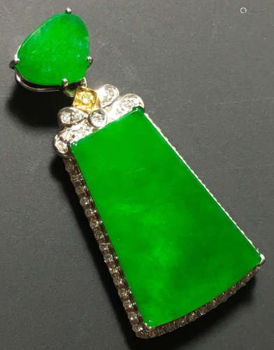 A GREEN JADEITE CARVED PINGAN PENDANT, TYPE A