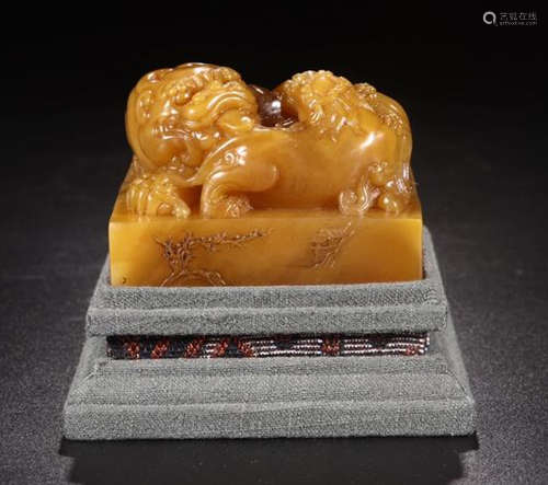 A TIANHUANG STONE CARVED LION SHAPED SEAL