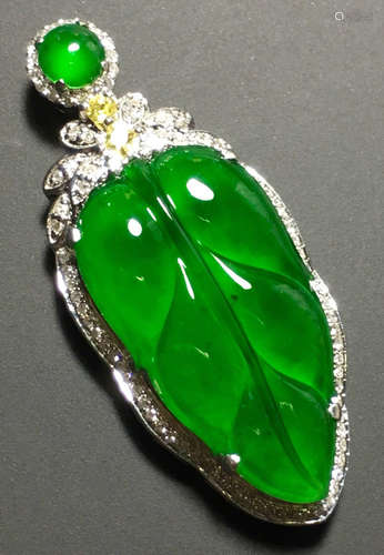 A GREEN JADEITE CARVED LEAF PENDANT, TYPE A