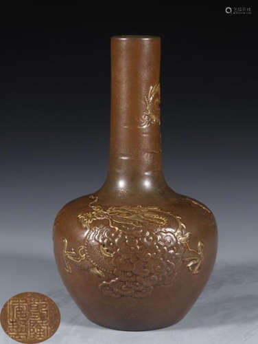 A BROWN GLAZE DRAGON PATTERN VASE